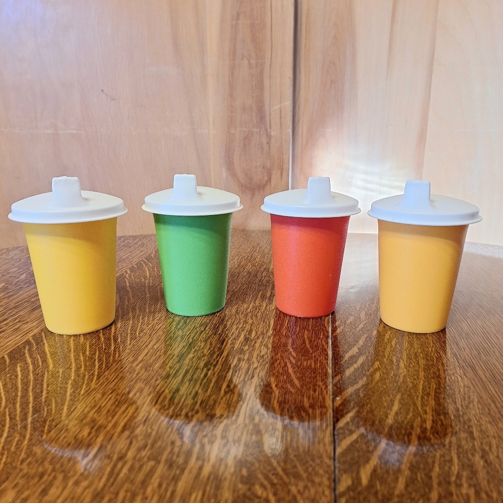 Vintage Tupperware 7 Oz Sippy Cups/Tumblers With Snap on Lids, Set of 4 - Picture 4 of 10